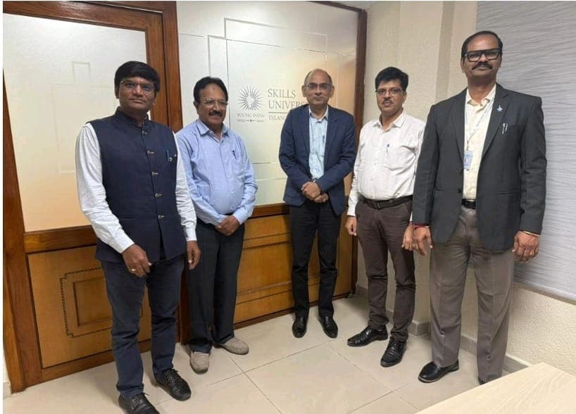 Team of External Experts in various domains came to YISU as a part of external committee to review technical & financial bids for Digital Learning Universe, an ambitious project taken up by YISU. image 1